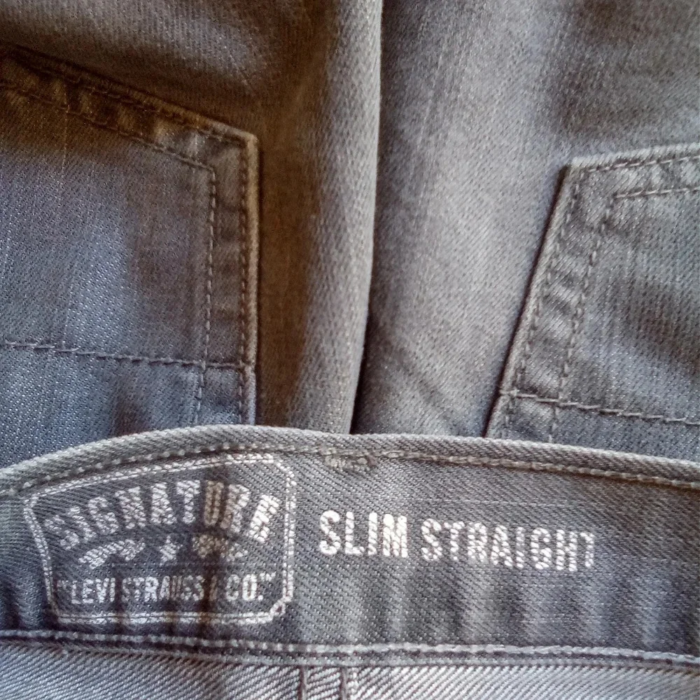 Signature Levi jeans size 16 (bag Z )